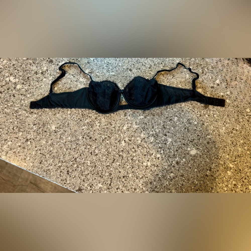 Victoria's Secret Black Demi Bra - Size 34C ✨